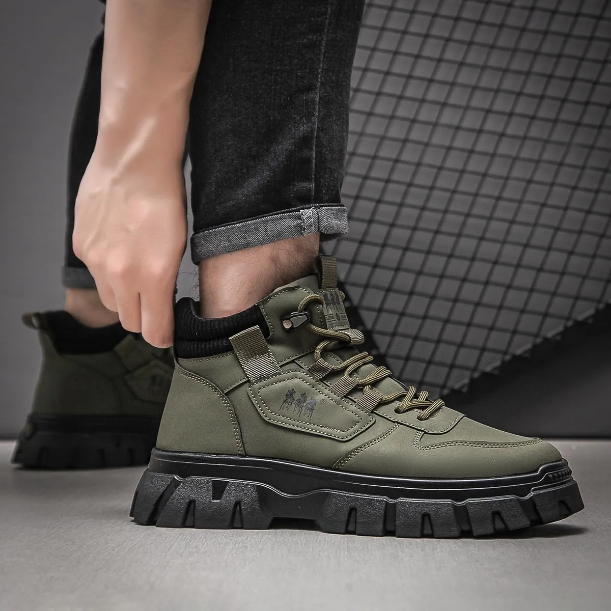 Breathable Non-Slip Hiking Boots for Men - Ideal for Outdoor Walking, Mountaineering, and Winter Activities