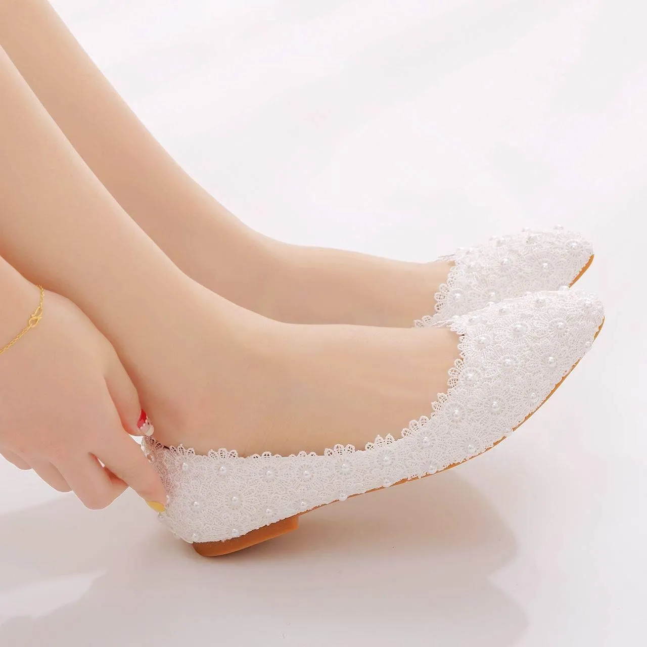 Comfortable Women Flats Handmade White Lace Bridal Ballet Flats Closed Toe Shoes Bride Wedding Shoes