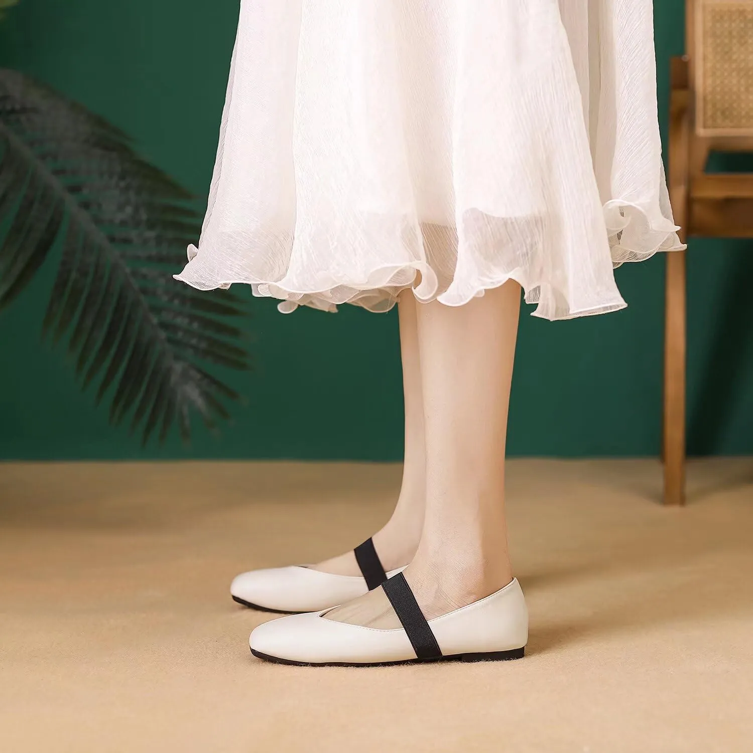 LUXINYU Mary Jane Flats for Women Dressy Retro Square Toe Ankle Strap Ballet Flats Comfortable Patent Leather Shoes