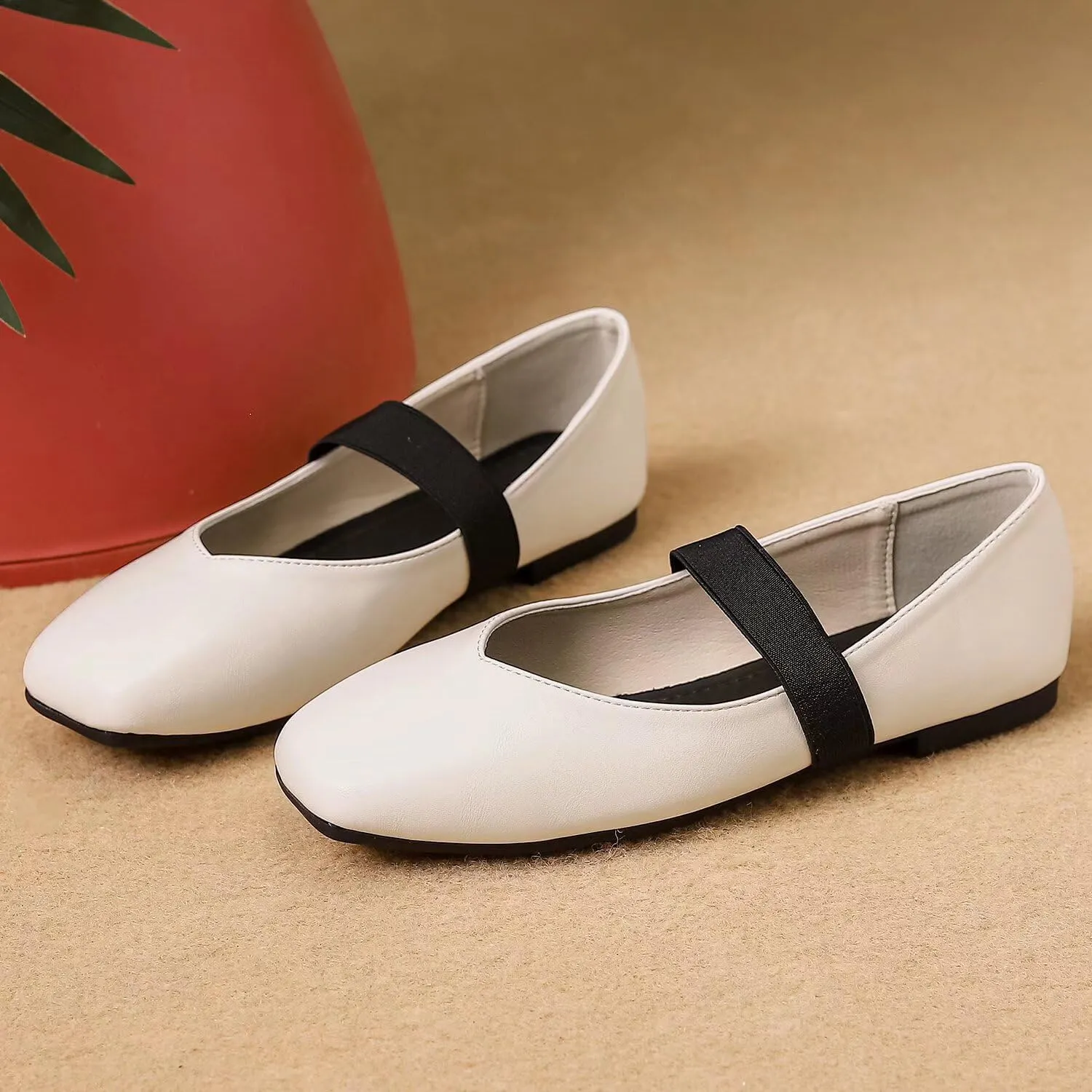 LUXINYU Mary Jane Flats for Women Dressy Retro Square Toe Ankle Strap Ballet Flats Comfortable Patent Leather Shoes