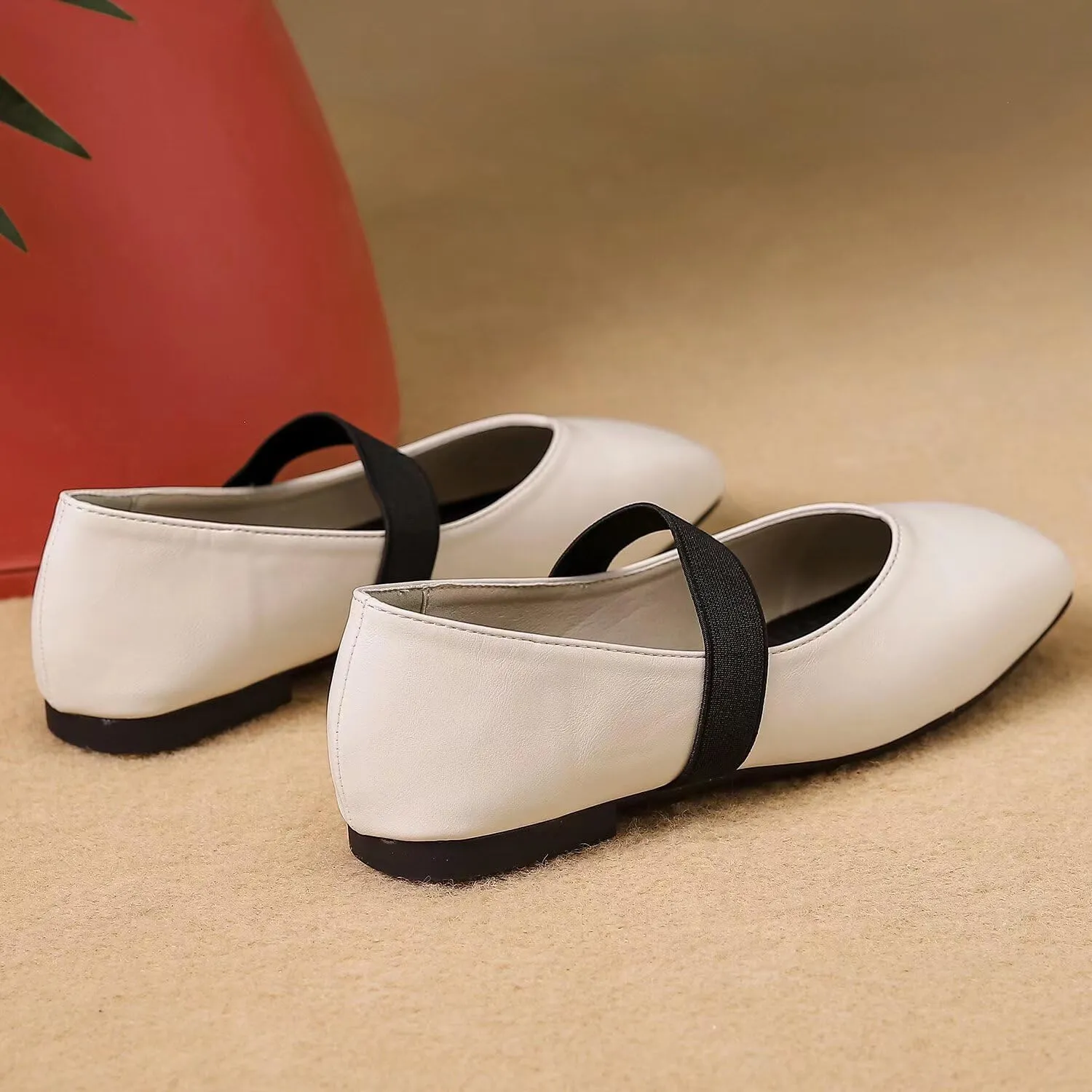 LUXINYU Mary Jane Flats for Women Dressy Retro Square Toe Ankle Strap Ballet Flats Comfortable Patent Leather Shoes