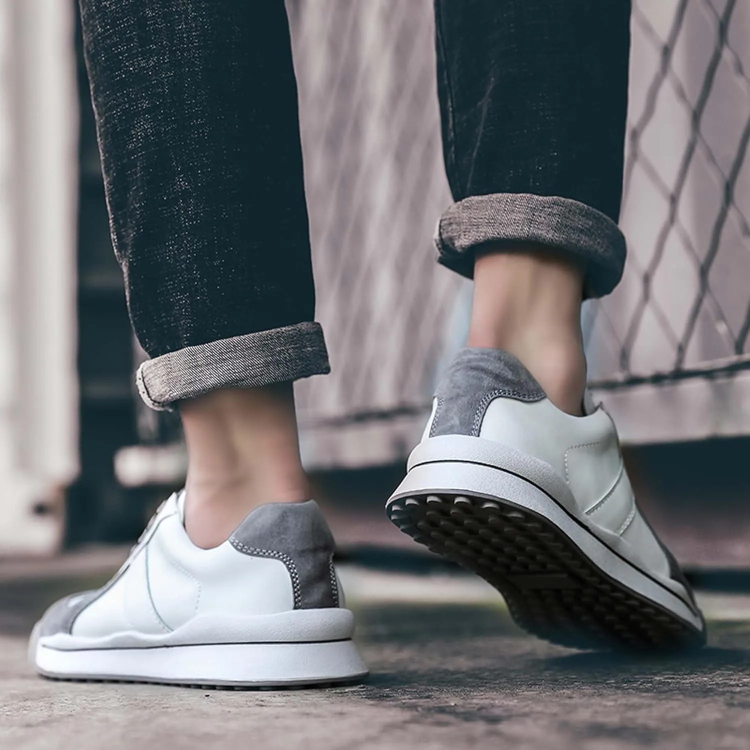 Men's Sports Casual Shoes Comfortable Cowhide Sneakers Soft Sole Lightweight Walking Outdoor Shoes Urban Style Business Casual Office Shoes