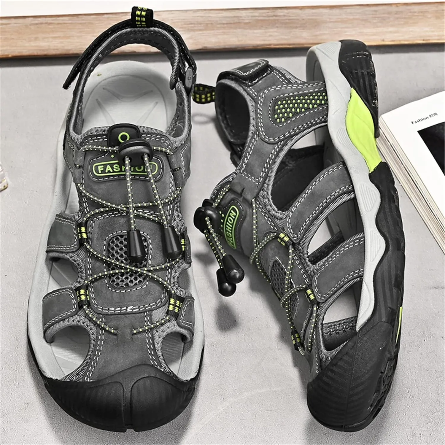 Men's sports sandals Outdoor hiking sandals Closed toe leather sports beach casual sandals Water shoes