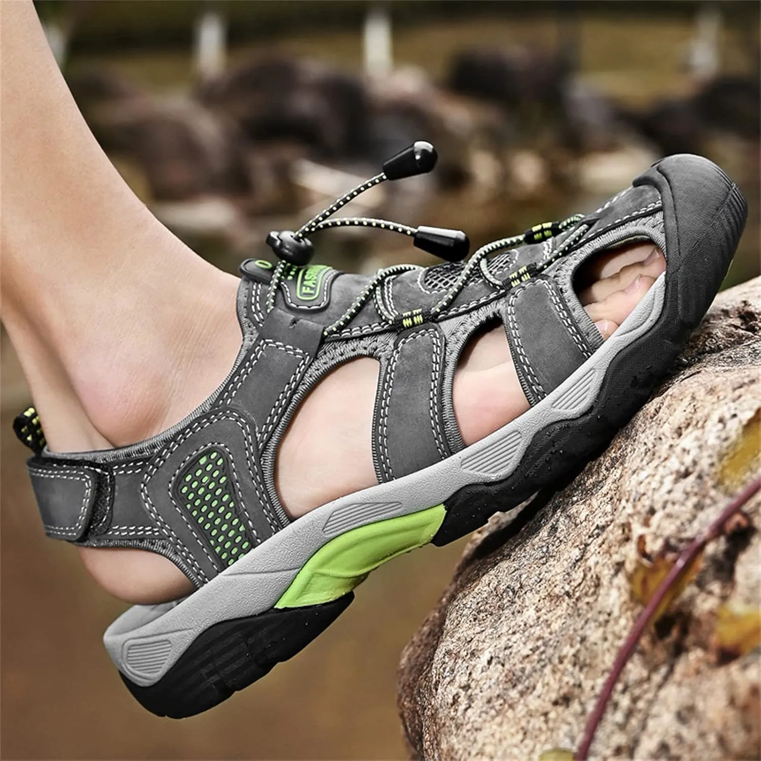 Men's sports sandals Outdoor hiking sandals Closed toe leather sports beach casual sandals Water shoes