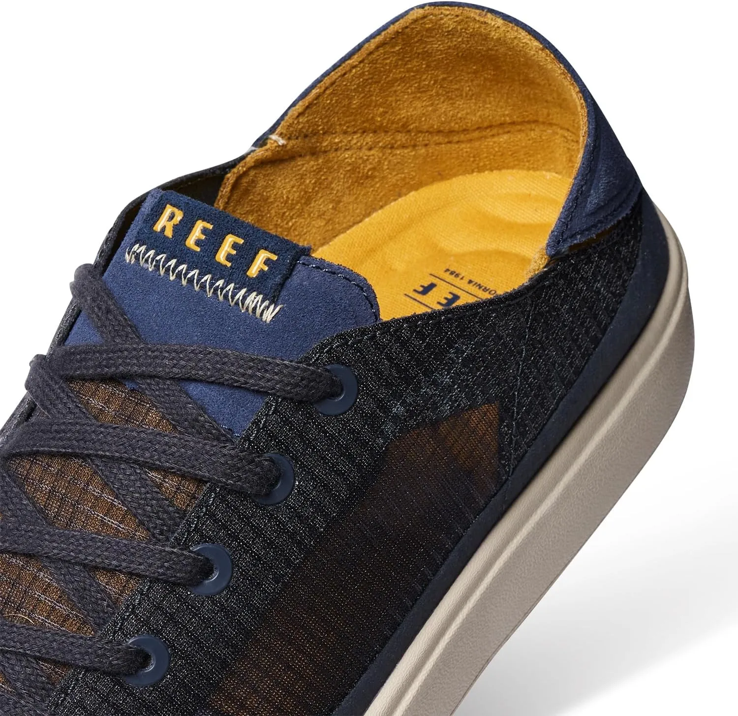 REEF Swellsole Navigator Men's Shoe, Lightweight & Breathable, Memory Foam Footbed