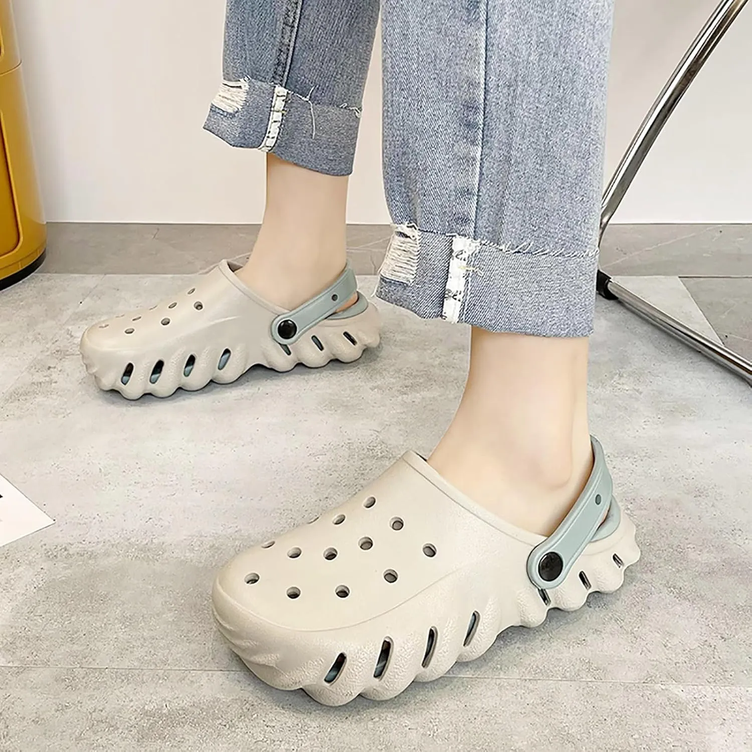 Solaud Women Men Comfortable Clogs Shoes Soft Breathable Non-Slip Unisex Garden Outdoor Beach Clog Sandals