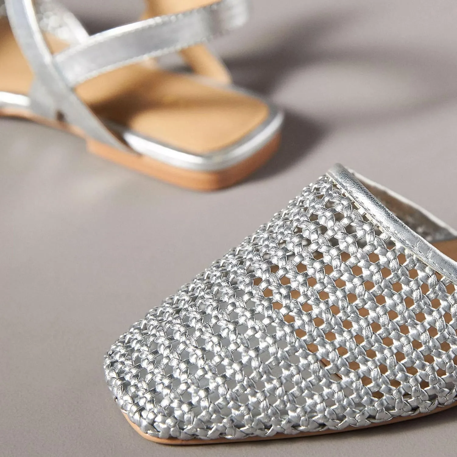 Woven Slingback Flats for Women Stylish and Breathable Sandals with Pointed Toe Design Comfortable and Elegant