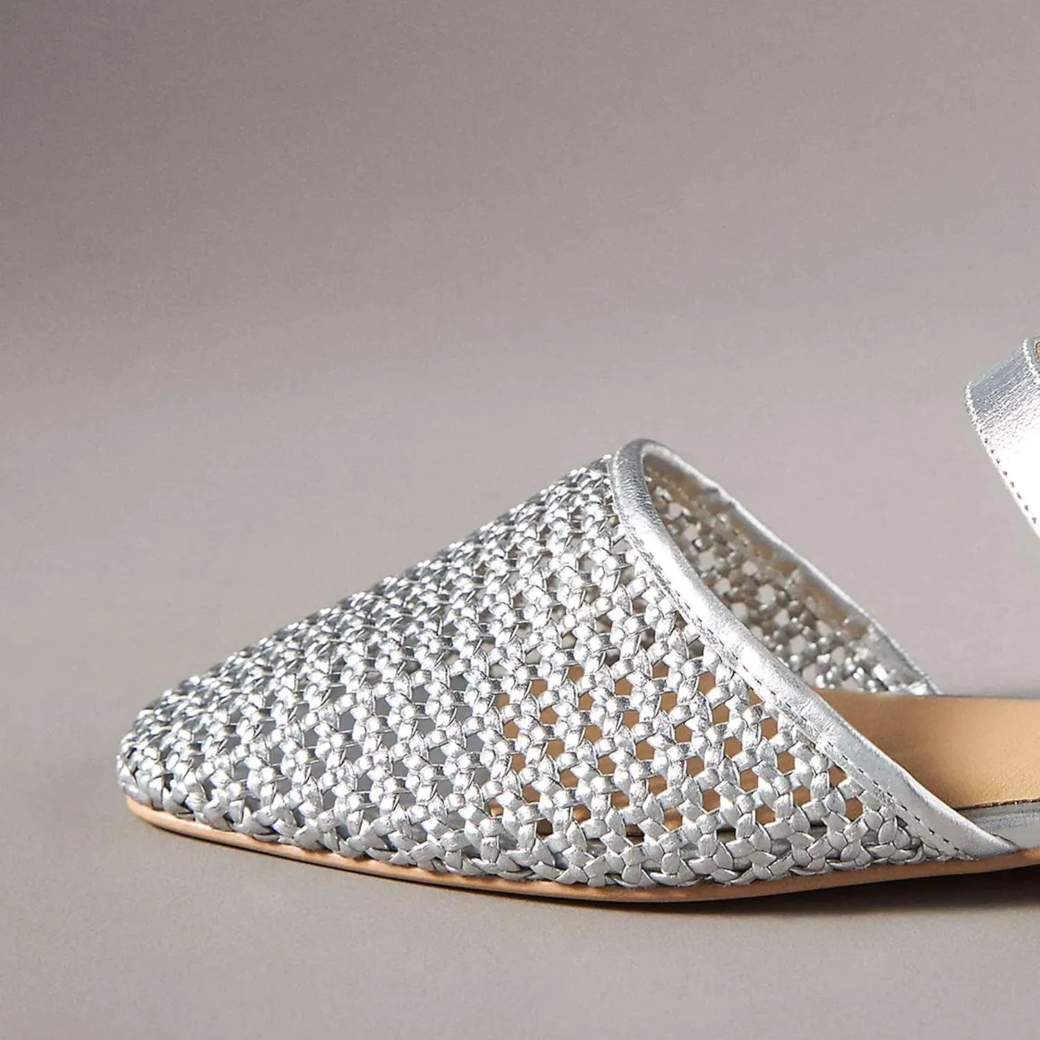 Woven Slingback Flats for Women Stylish and Breathable Sandals with Pointed Toe Design Comfortable and Elegant